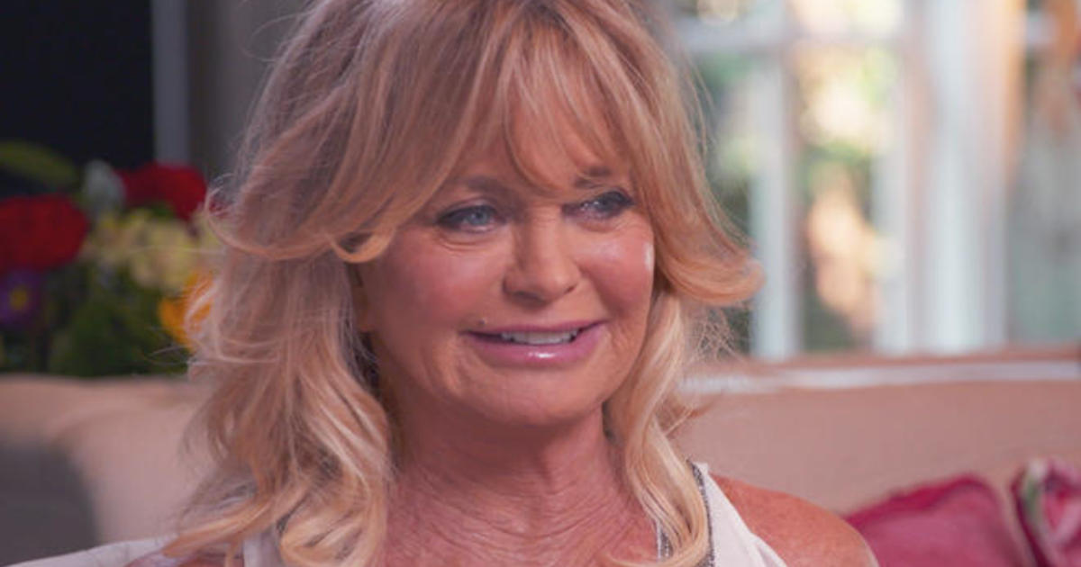 Goldie Hawn lips botox boob job