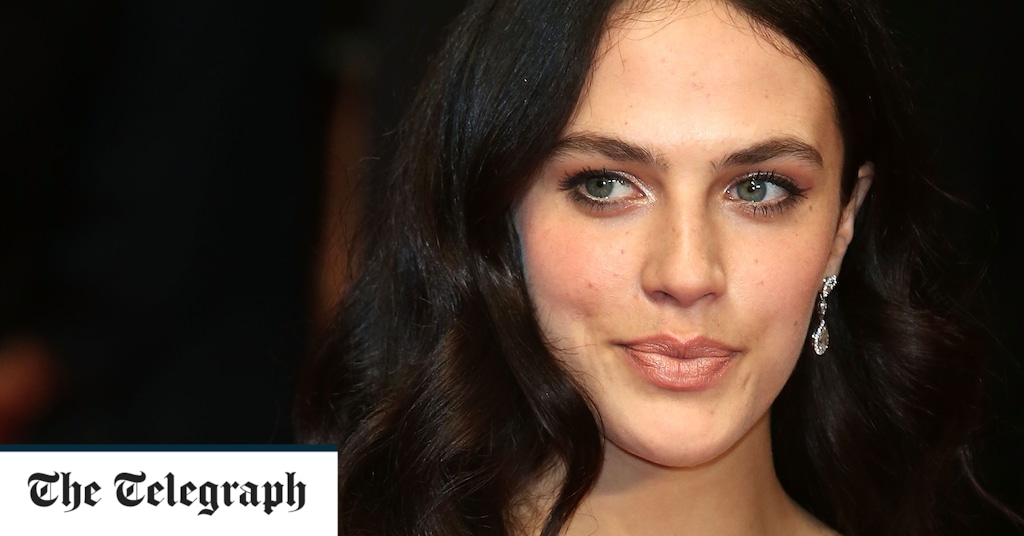 Jessica Brown Findlay body measurements botox facelift