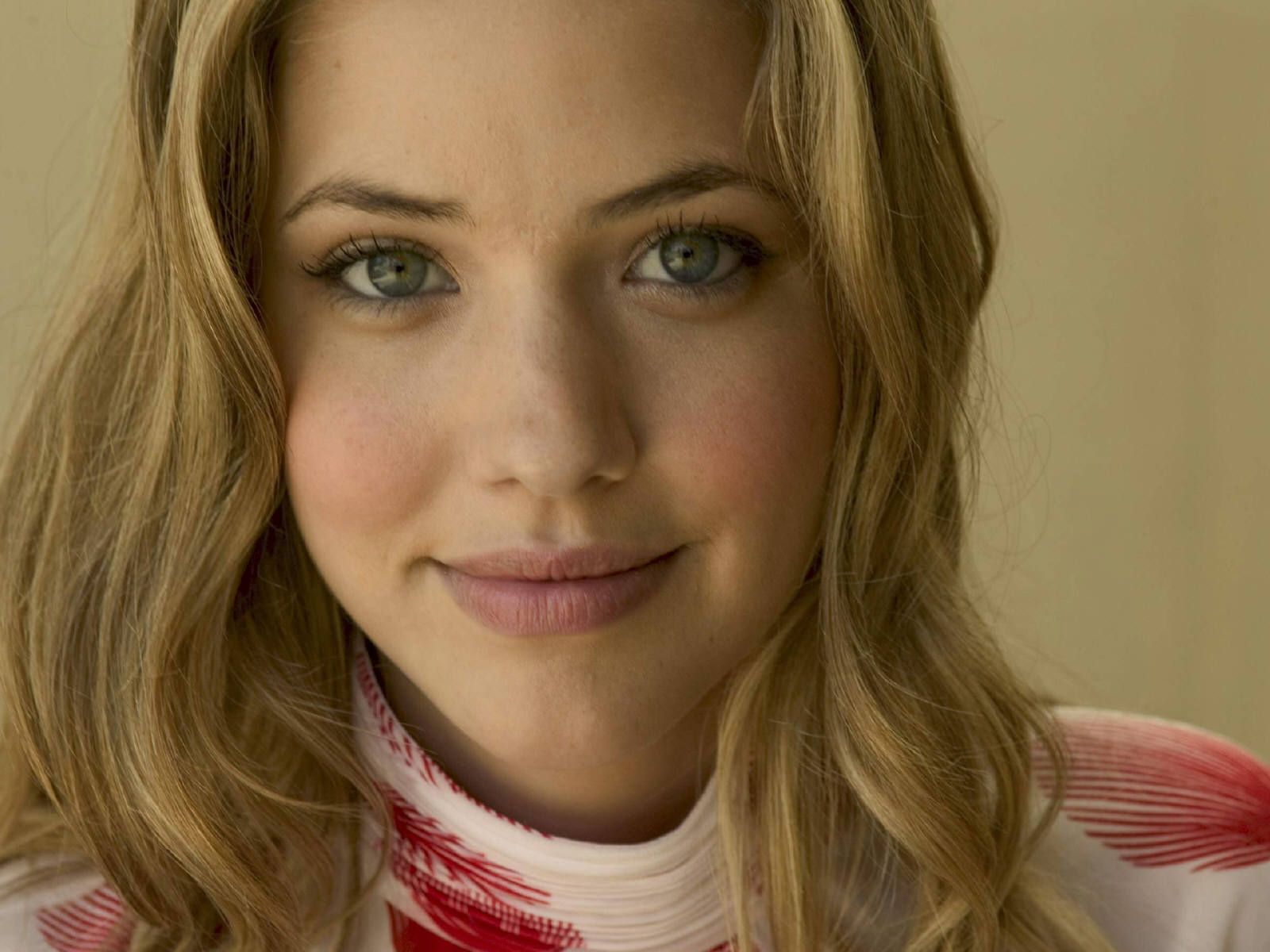 Julie Gonzalo nose job