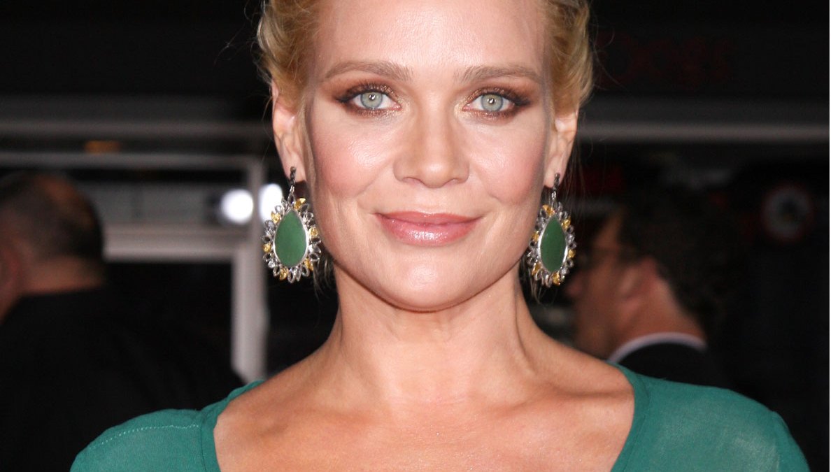 Laurie Holden Plastic Surgery – Body Measurements, Botox, Nose Job, and More!