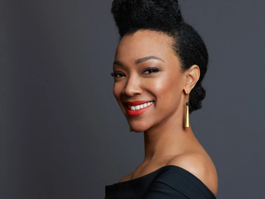 Sonequa Martin-Green Before and After Plastic Surgery – Lips, Botox, Boob Job, and More!