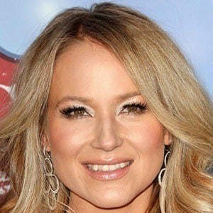 Jewel’s Life Without Plastic Surgery: Botox and Rhinoplasty Rumors Explained
