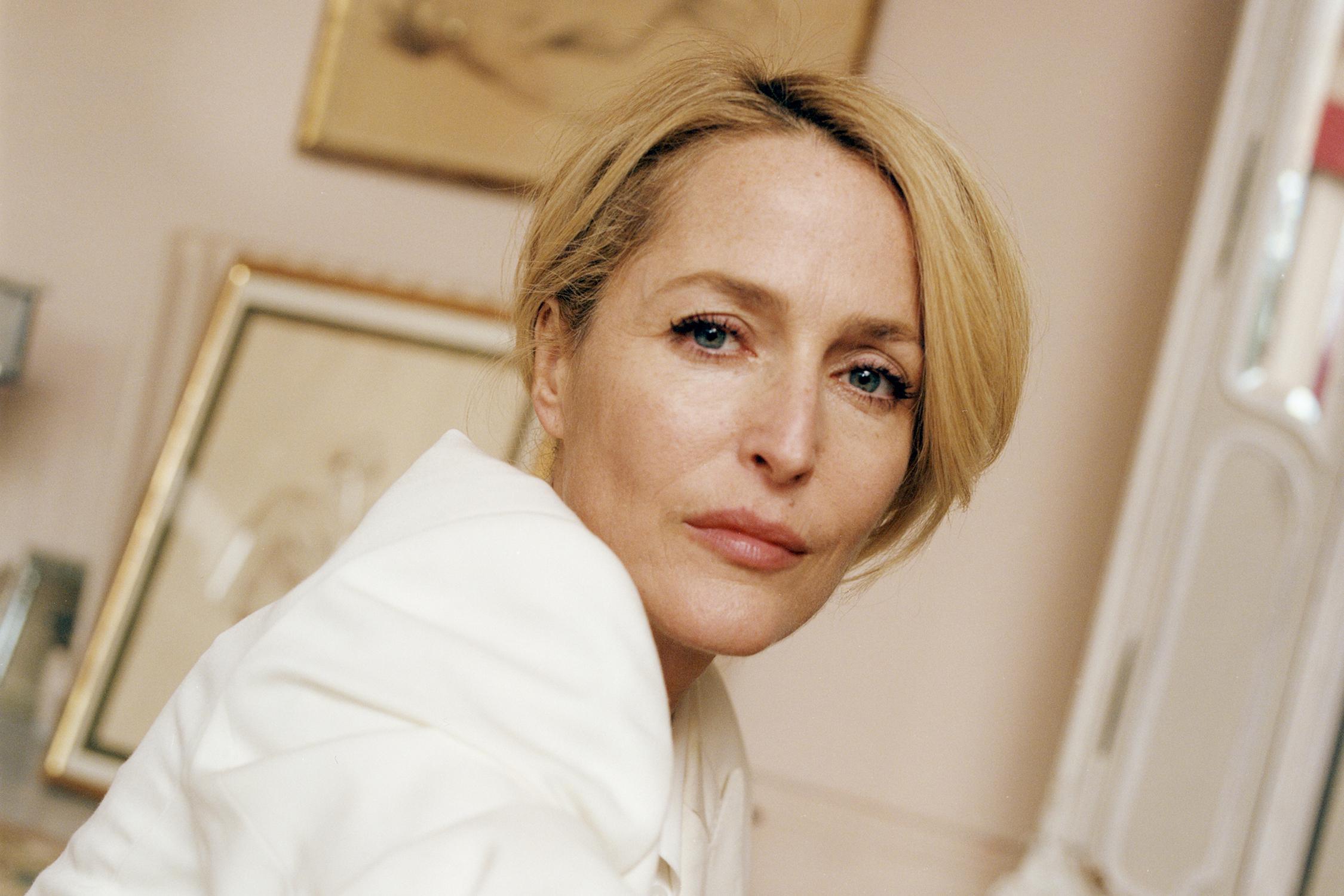 Gillian Anderson’s Speculated Plastic Surgery: Botox and Fillers Discussion